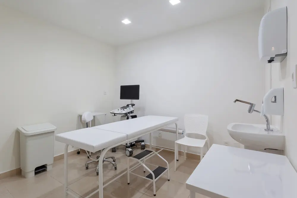 Sala de exames da clínica Mastológica.